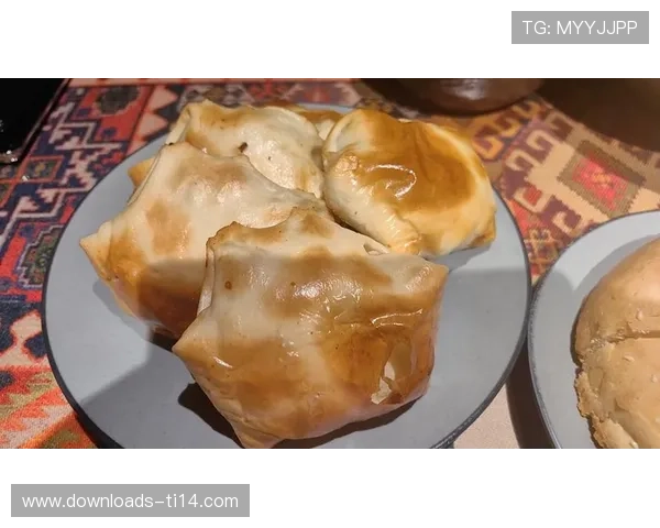 新疆大叔艾买提携馕饼入场分享,二维码吸粉八千 新疆大叔艾买提携馕饼入场分享,二维码吸粉八千