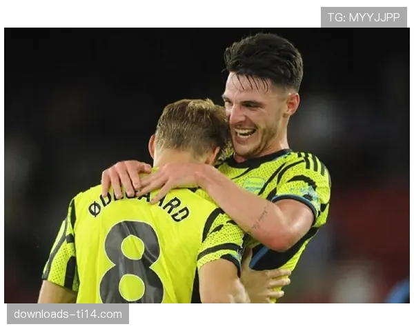 特写：阿森纳获得点球，萨卡与厄德高短暂交流后决定主罚者